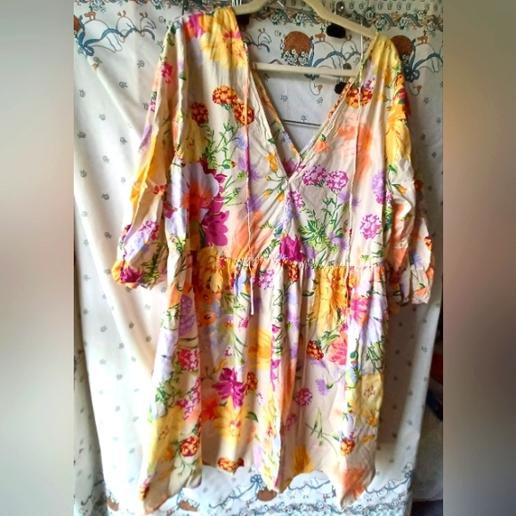 Floral V-Neck Dress - Picture 2 of 5